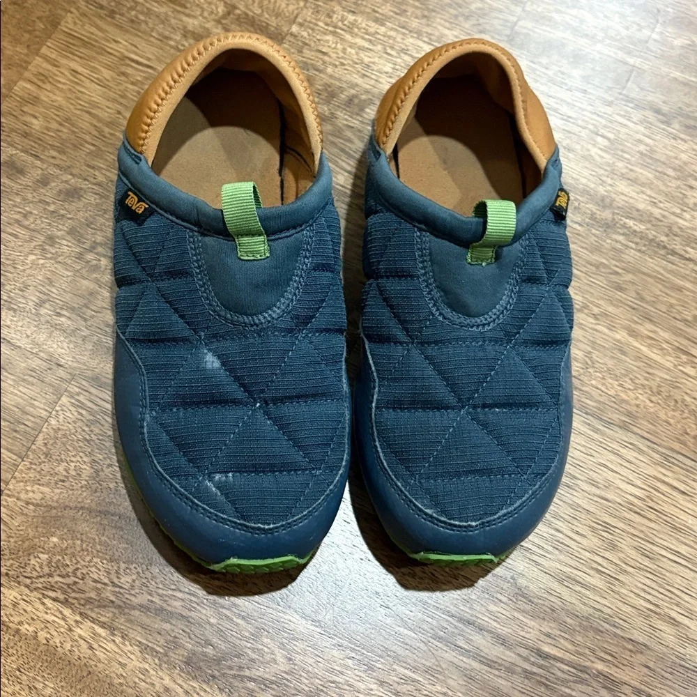 TEVA Kids Quilted Moccasin Clog Slippers Blue Green Casual Big Kid Shoes Size 6?